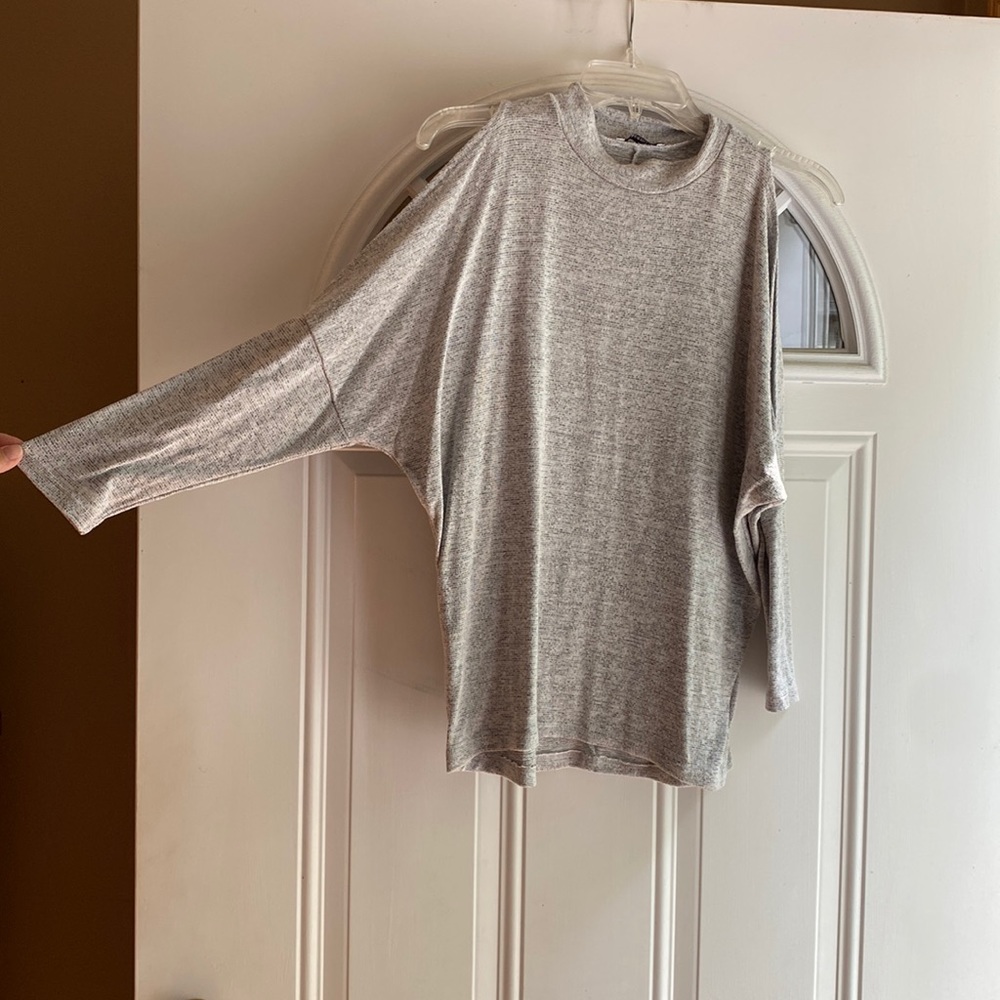 Shoulder cut out long sleeves